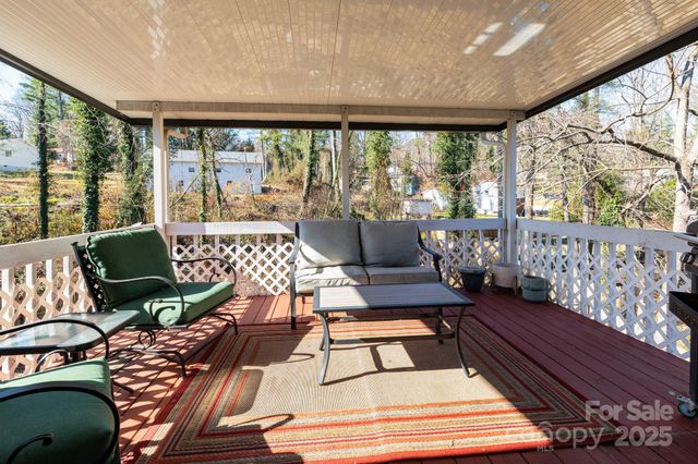 1226 Pinebrook Circle, Hendersonville, NC 28739