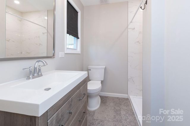 1226 Pinebrook Circle, Hendersonville, NC 28739