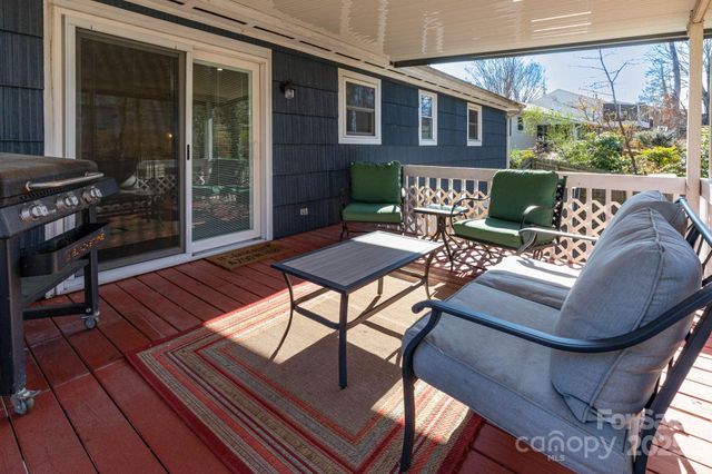 1226 Pinebrook Circle, Hendersonville, NC 28739