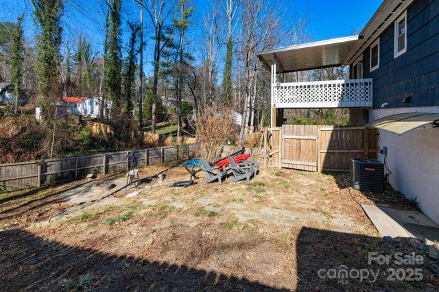 1226 Pinebrook Circle, Hendersonville, NC 28739