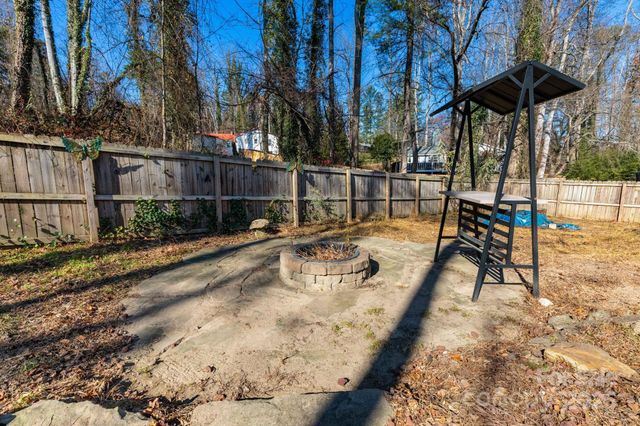 1226 Pinebrook Circle, Hendersonville, NC 28739