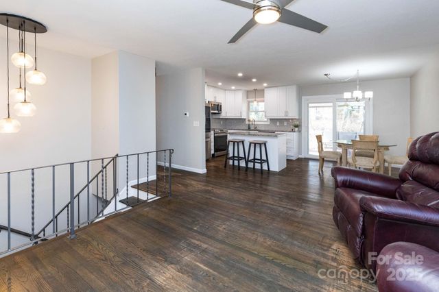 1226 Pinebrook Circle, Hendersonville, NC 28739