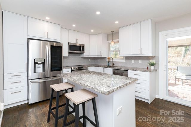 1226 Pinebrook Circle, Hendersonville, NC 28739