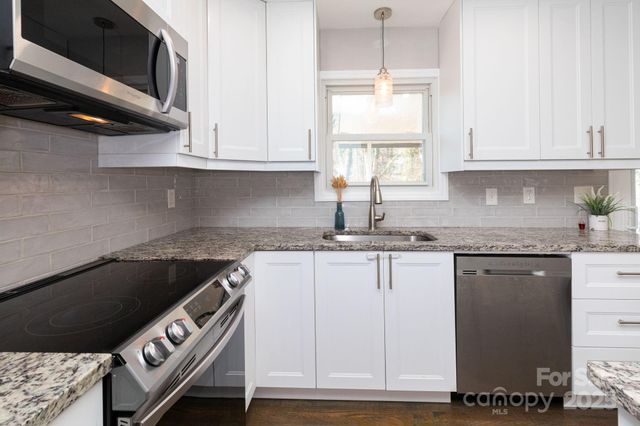 1226 Pinebrook Circle, Hendersonville, NC 28739