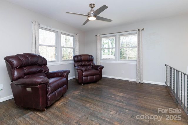 1226 Pinebrook Circle, Hendersonville, NC 28739