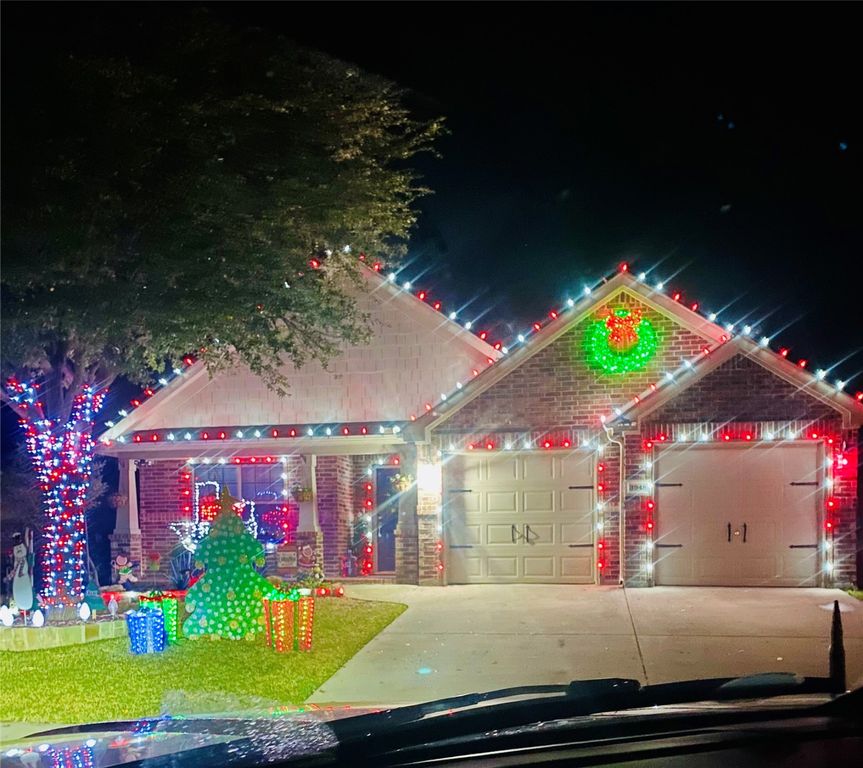 3948 Sunnygate Drive, Fort Worth, TX 76262