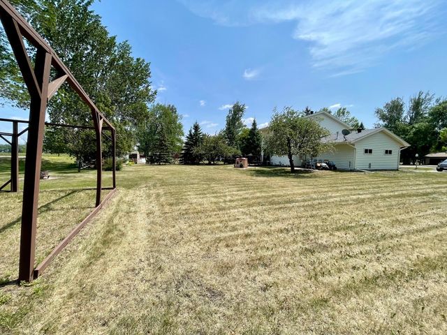 1004 63rd Avenue N, Moorhead, MN 56560