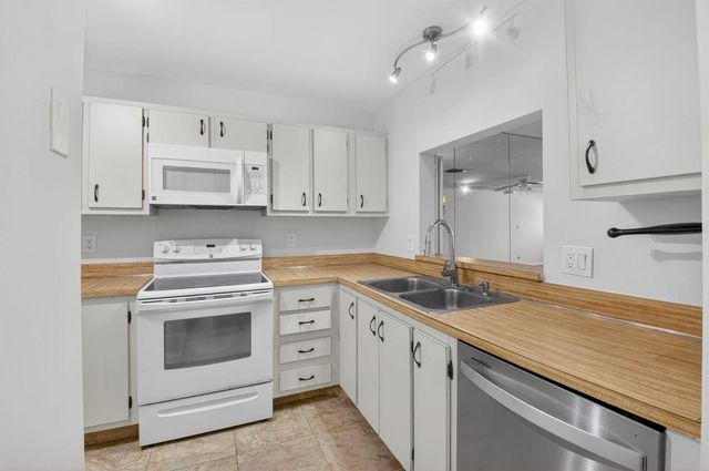 2911 SW 21st Terrace 272b, Delray Beach, FL 33445