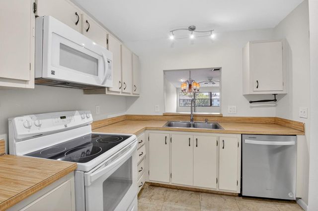2911 SW 21st Terrace 272b, Delray Beach, FL 33445