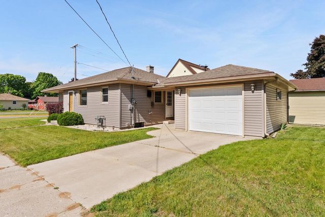 1041 N 17th STREET, Manitowoc, WI 54220