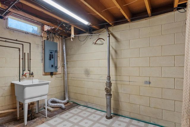 1041 N 17th STREET, Manitowoc, WI 54220