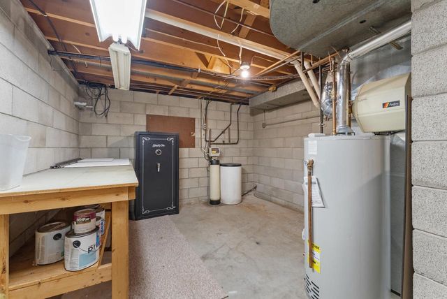 1041 N 17th STREET, Manitowoc, WI 54220