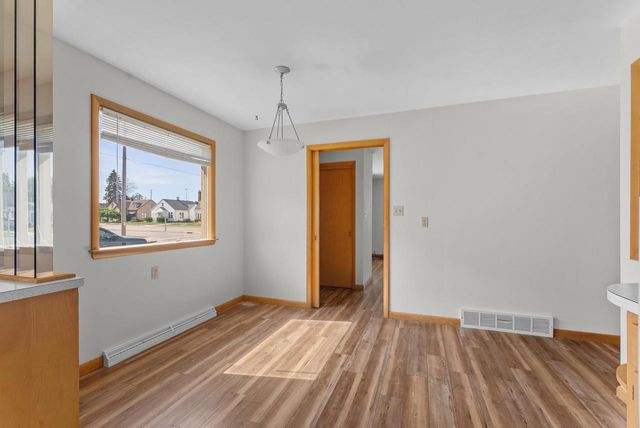 1041 N 17th STREET, Manitowoc, WI 54220