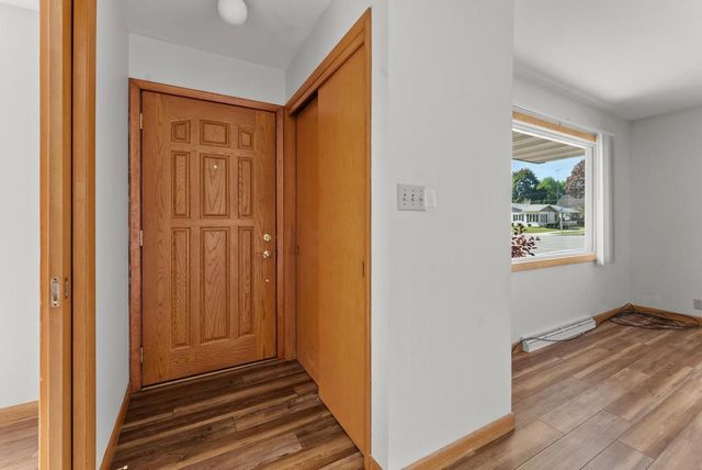 1041 N 17th STREET, Manitowoc, WI 54220
