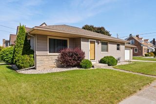 1041 N 17th STREET, Manitowoc, WI 54220