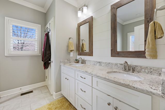 65 Cherokee Dock Rd, Lebanon, TN 37087