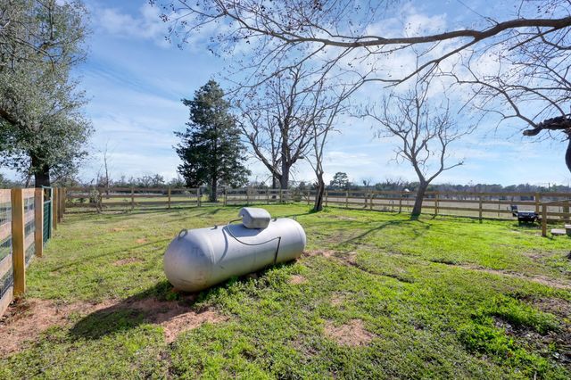 1232 County Road 1805, Crockett, TX 75835