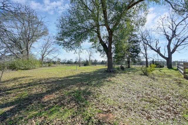 1232 County Road 1805, Crockett, TX 75835