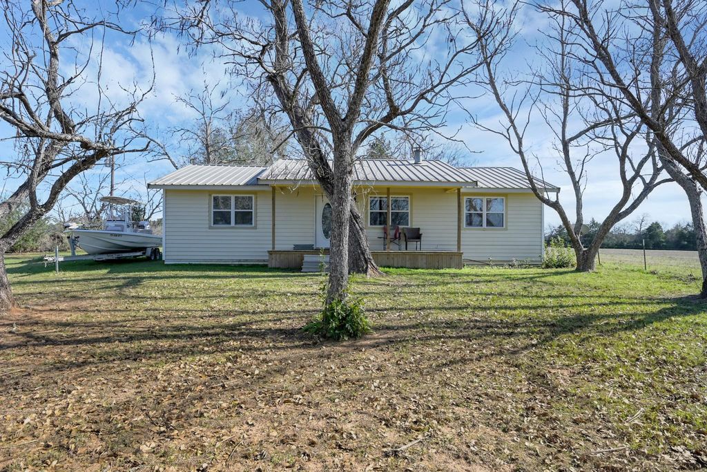 1232 County Road 1805, Crockett, TX 75835