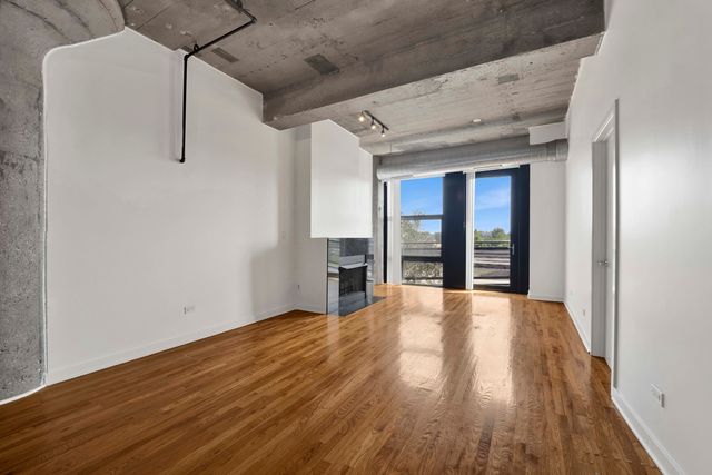 1071 W 15TH Street 314, Chicago, IL 60608