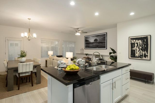 1449 Crimson Way, Dinuba, CA 93618