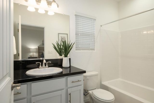 1449 Crimson Way, Dinuba, CA 93618