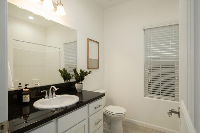 1449 Crimson Way, Dinuba, CA 93618