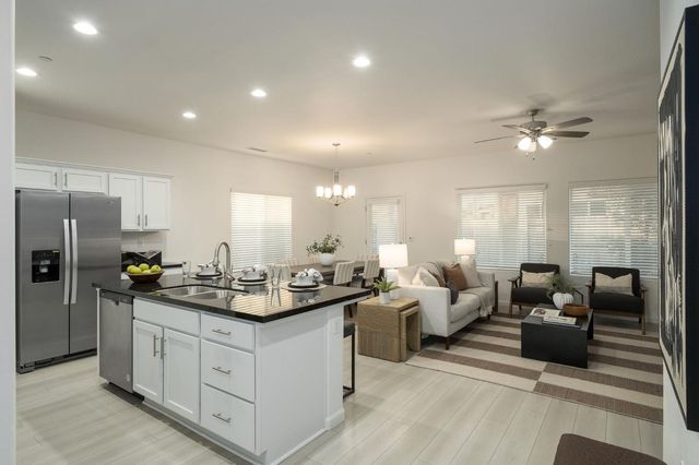 1449 Crimson Way, Dinuba, CA 93618