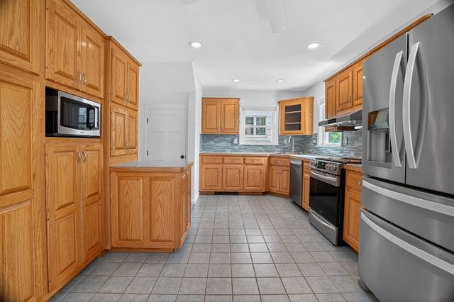 115 Fenno St, Quincy, MA 02170