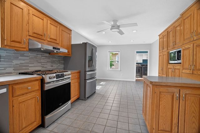 115 Fenno St, Quincy, MA 02170