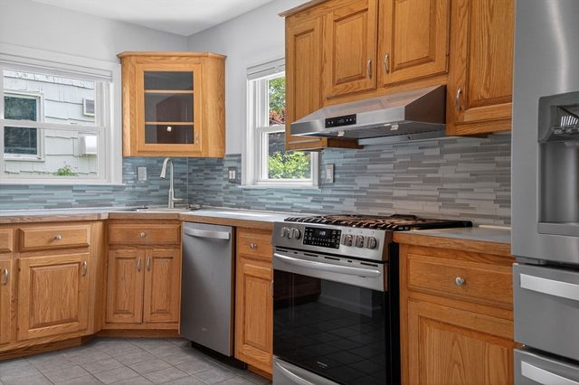 115 Fenno St, Quincy, MA 02170