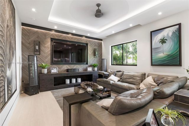 3554 W Glencoe St, Miami, FL 33133