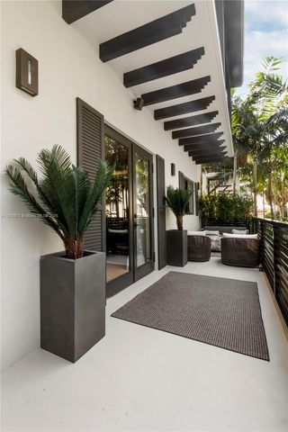 3554 W Glencoe St, Miami, FL 33133