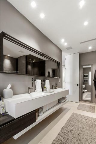 3554 W Glencoe St, Miami, FL 33133