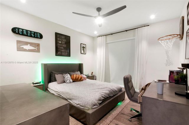 3554 W Glencoe St, Miami, FL 33133