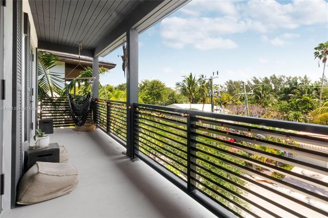 3554 W Glencoe St, Miami, FL 33133