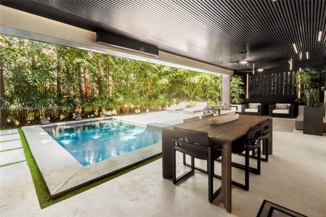 3554 W Glencoe St, Miami, FL 33133