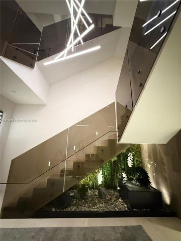 3554 W Glencoe St, Miami, FL 33133