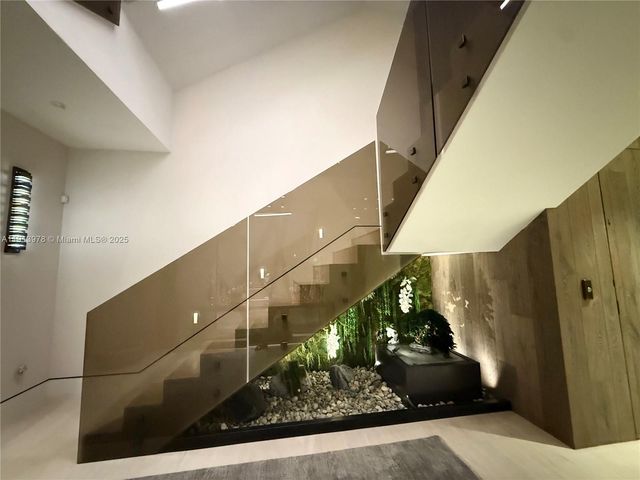 3554 W Glencoe St, Miami, FL 33133