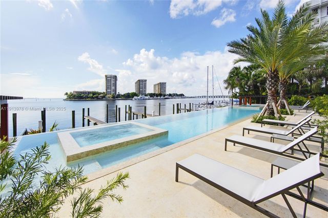 3554 W Glencoe St, Miami, FL 33133