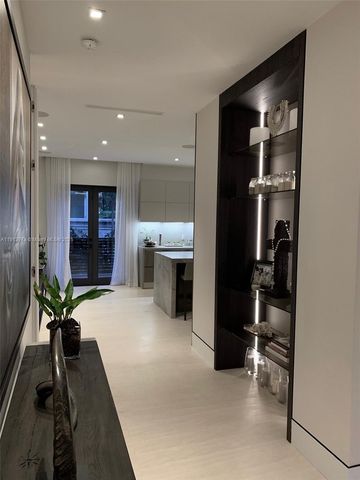 3554 W Glencoe St, Miami, FL 33133