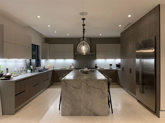 3554 W Glencoe St, Miami, FL 33133