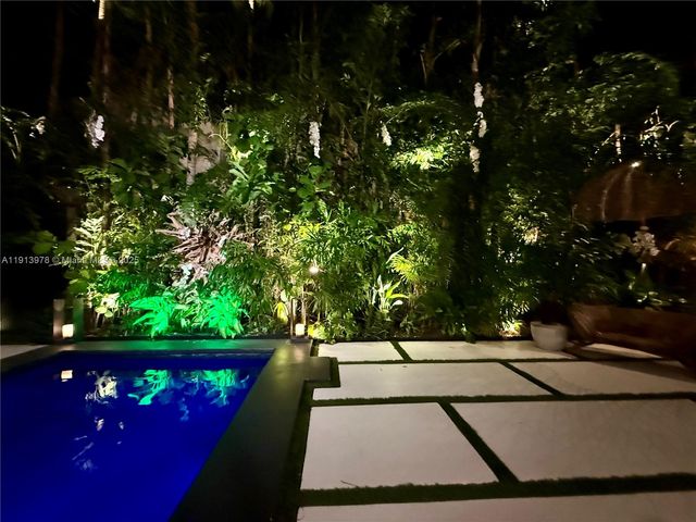 3554 W Glencoe St, Miami, FL 33133