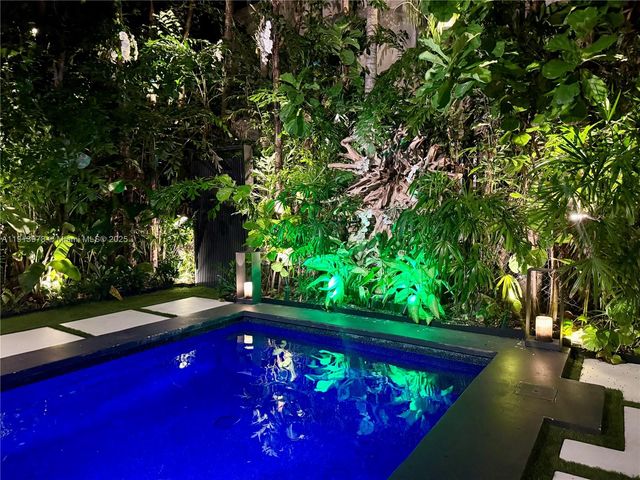 3554 W Glencoe St, Miami, FL 33133