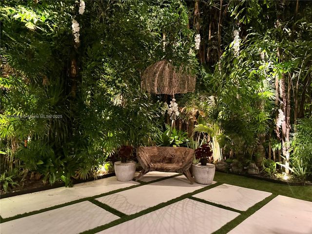 3554 W Glencoe St, Miami, FL 33133