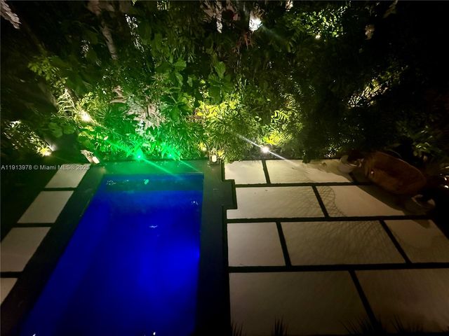 3554 W Glencoe St, Miami, FL 33133