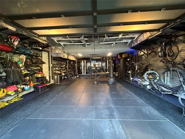 3554 W Glencoe St, Miami, FL 33133