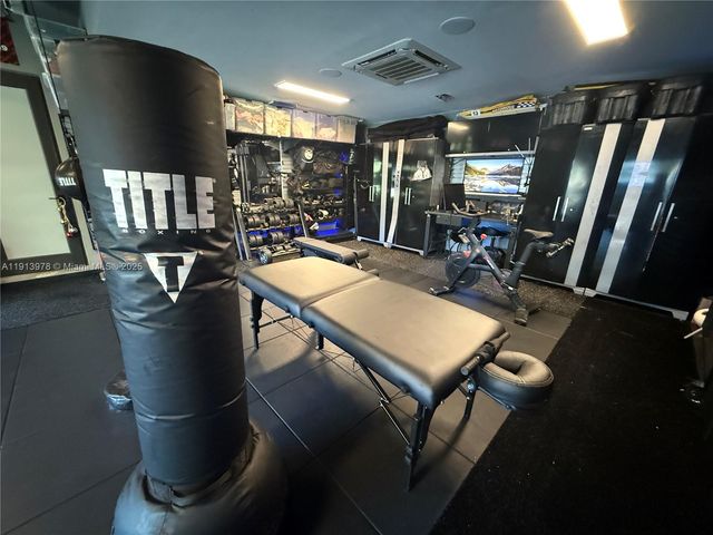 3554 W Glencoe St, Miami, FL 33133