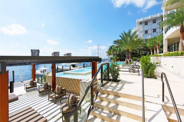 3554 W Glencoe St, Miami, FL 33133