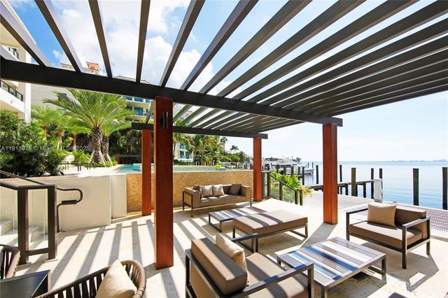 3554 W Glencoe St, Miami, FL 33133